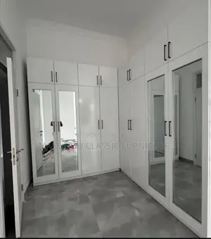 Wardrobes Za Ukutani Kwaajili Ya Nguo