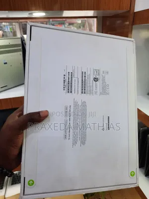 New Laptop Apple MacBook Pro 2023 M2 8GB Apple M3 SSD 512GB