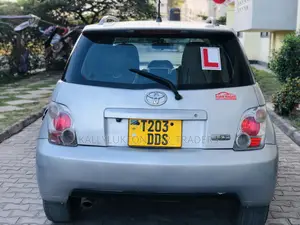 Toyota IST 2005 Silver