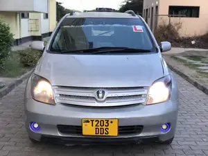 Toyota IST 2005 Silver