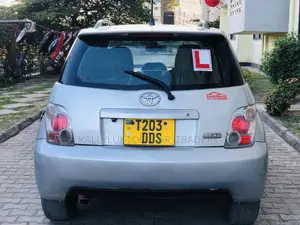 Toyota IST 2005 Silver