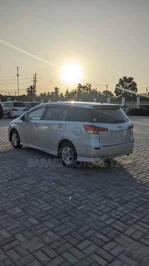 Toyota Wish 2011 Silver