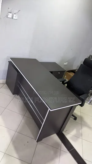 Meza Ya Boss Na Kiti
