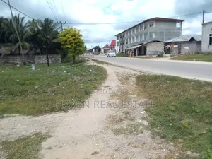 Kiwanja Kinauzwa Zanzibar