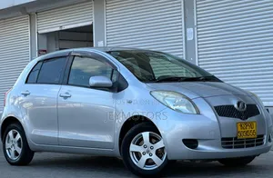 Toyota Vitz 2010 Silver