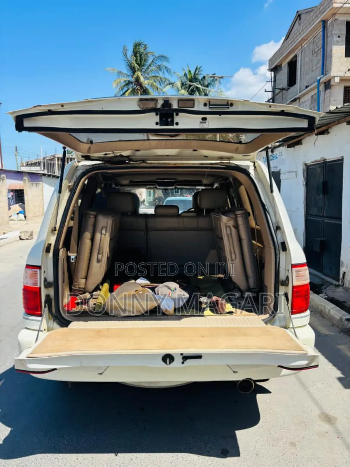 Toyota Land Cruiser 2001 White