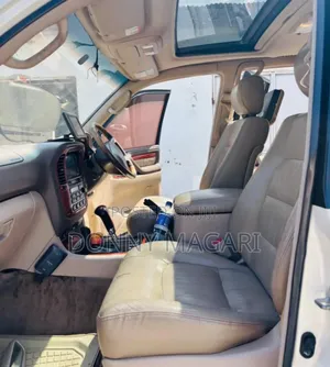 Toyota Land Cruiser 2001 White