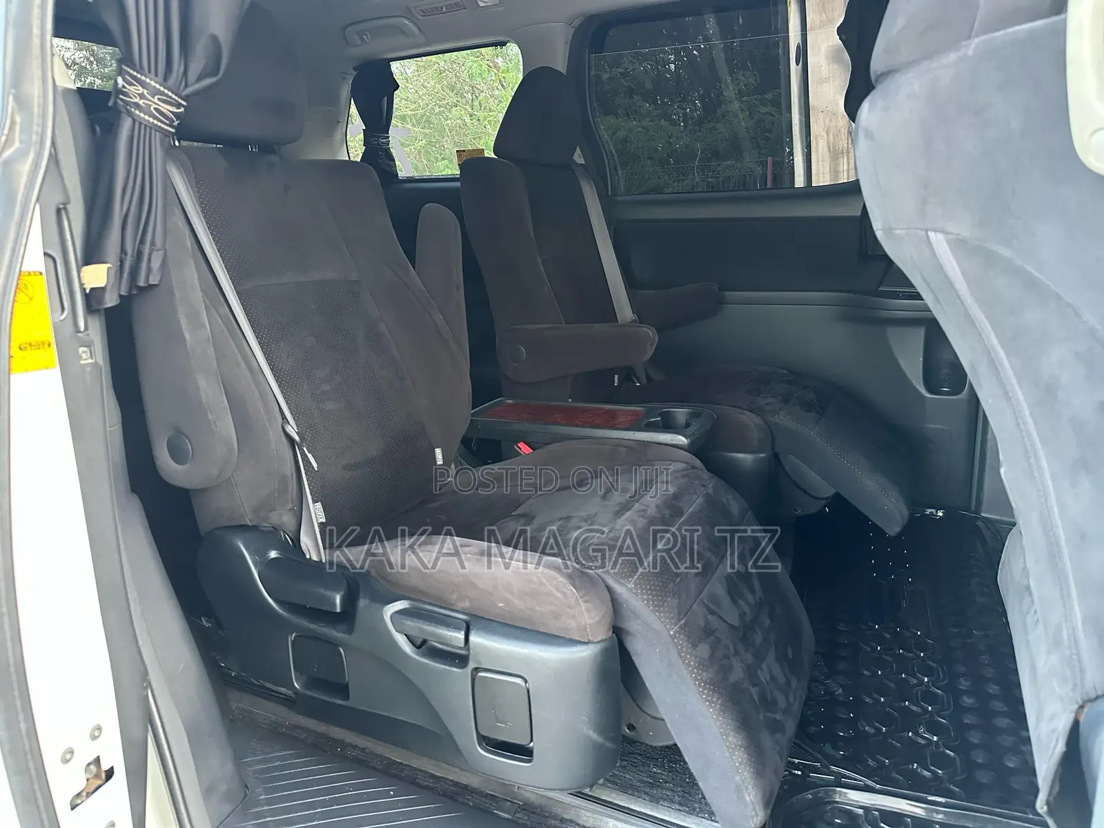 Toyota Vellfire 2011 White