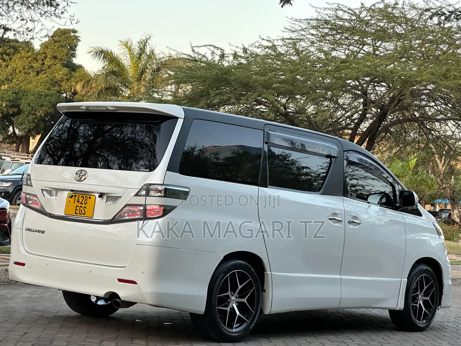 Toyota Vellfire 2011 White