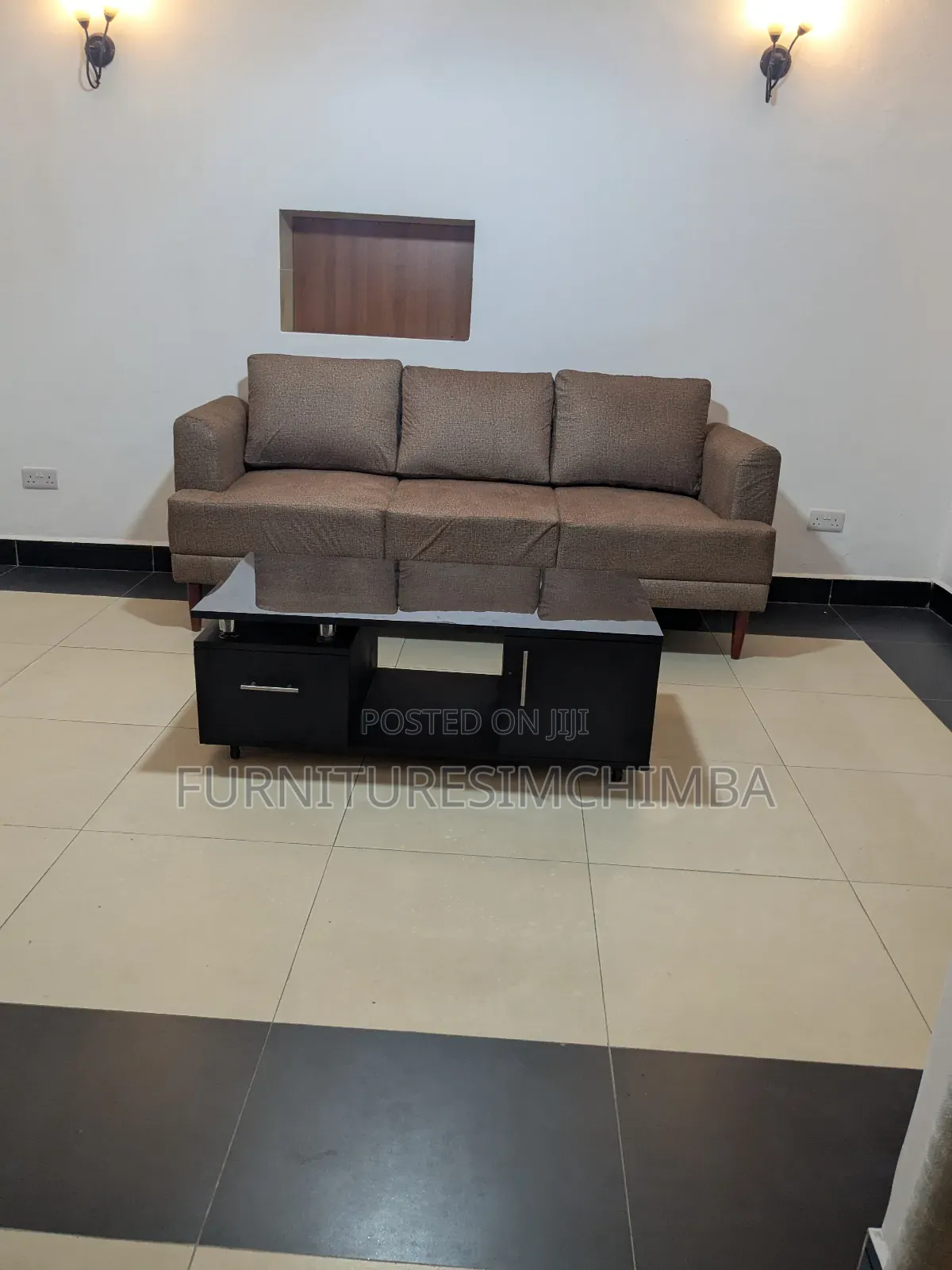 Sofa Watu Wa3, Na Coffee Table