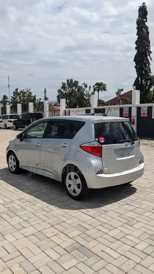 Toyota Ractis 2012 Silver