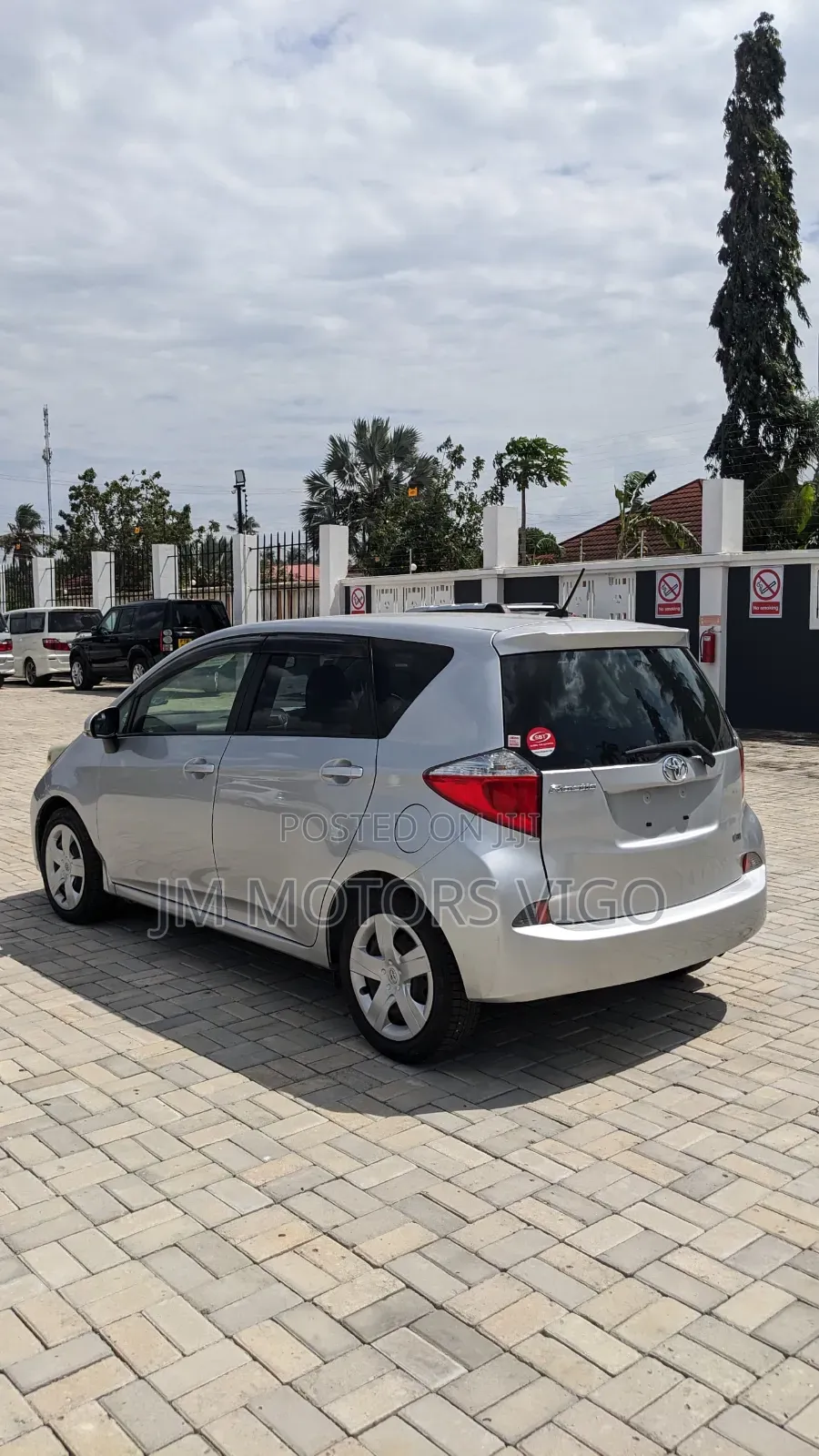 Toyota Ractis 2012 Silver