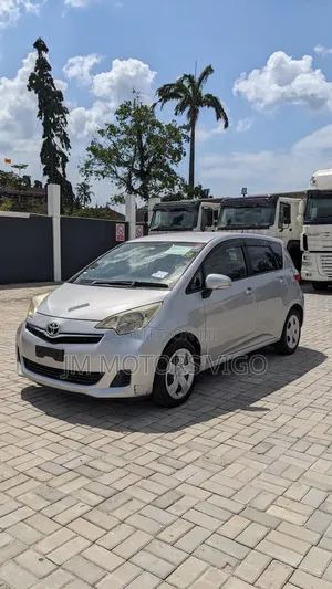 Toyota Ractis 2012 Silver