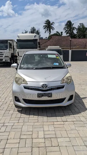 Toyota Ractis 2012 Silver