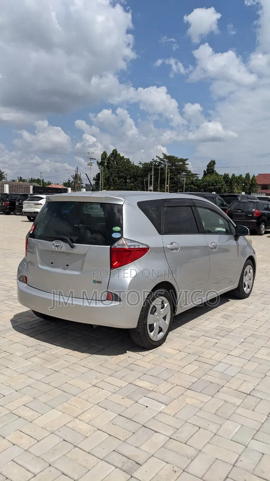 Toyota Ractis 2012 Silver