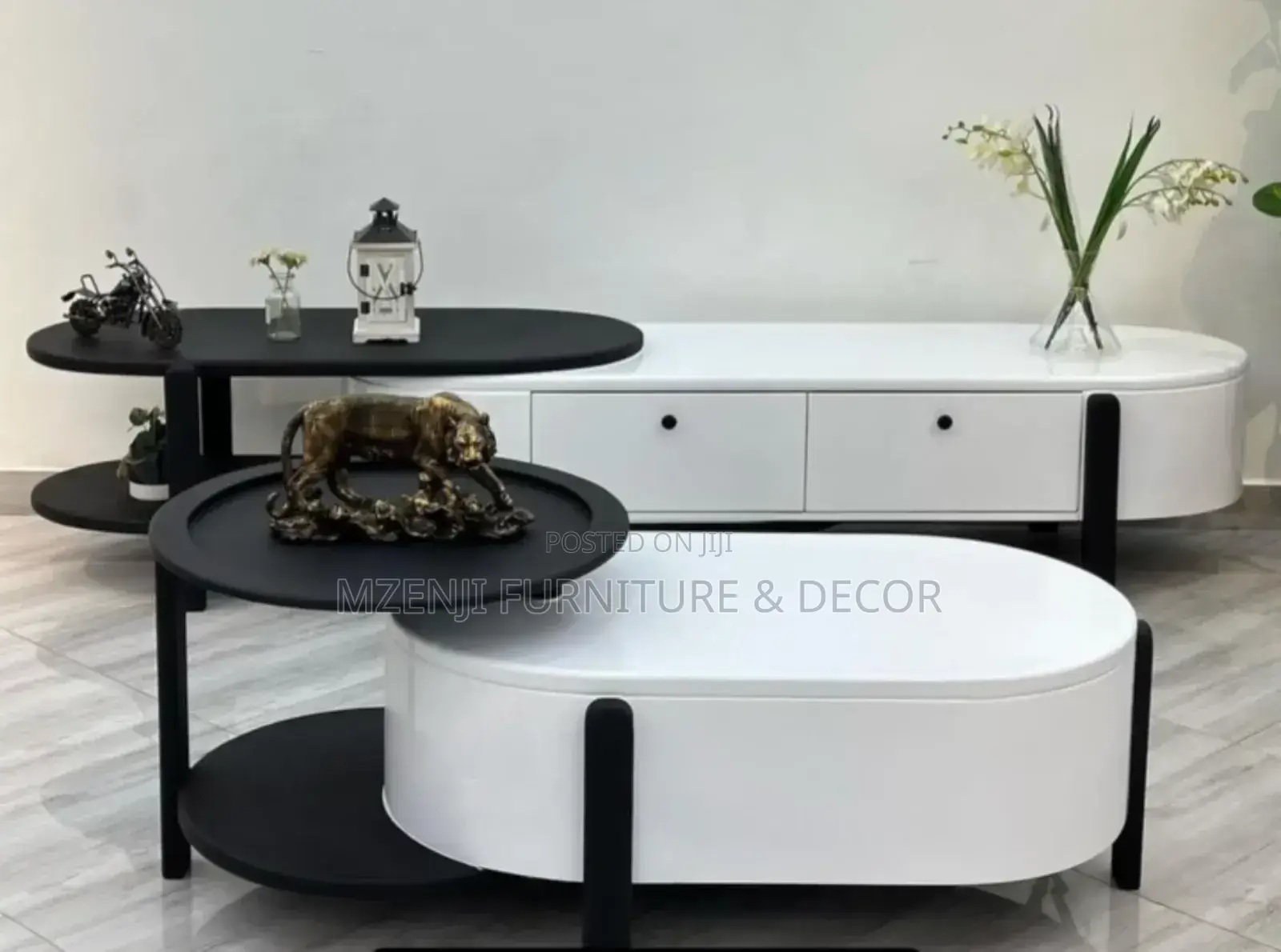 Round Showcase and Coffee Table Set Unique Design