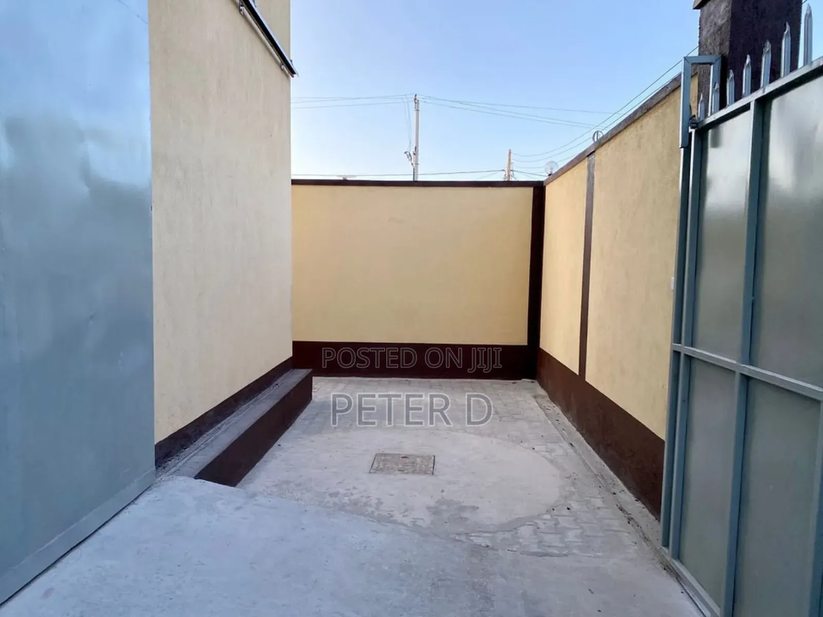 Godown Magomeni SQM 300