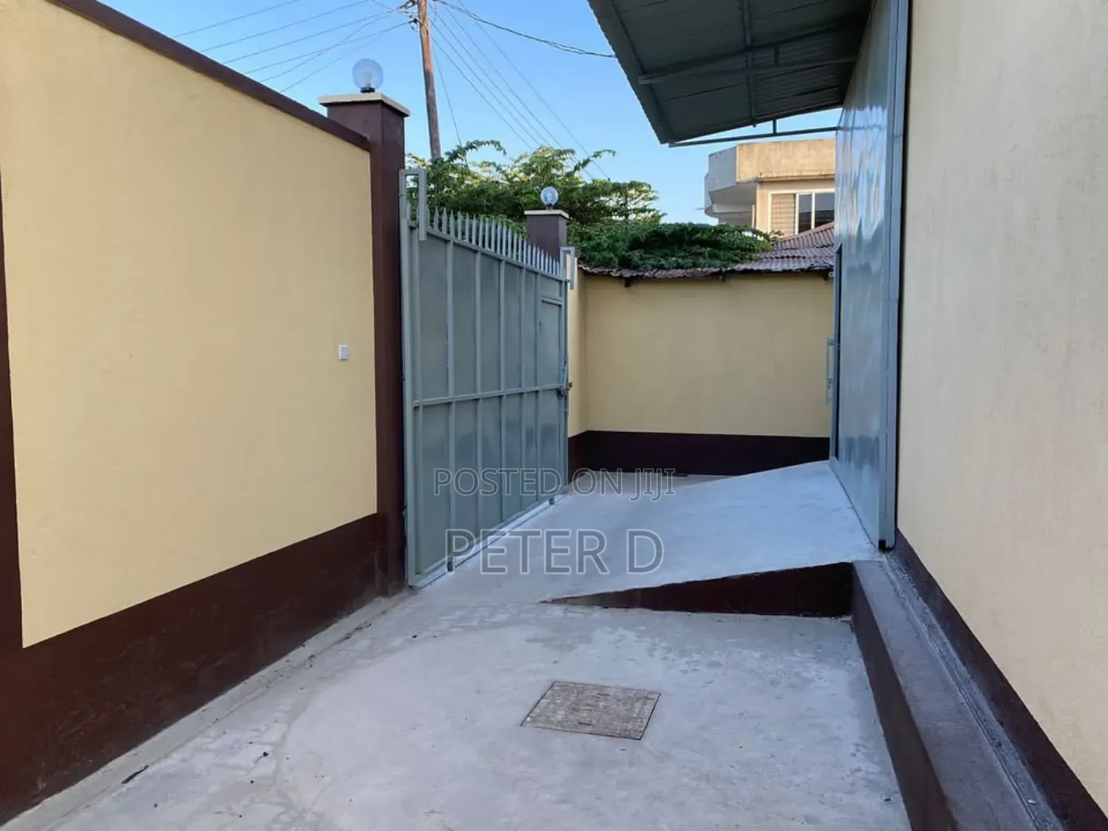 Godown Magomeni SQM 300