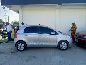 Toyota Vitz 2006 Silver