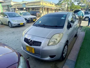 Toyota Vitz 2006 Silver