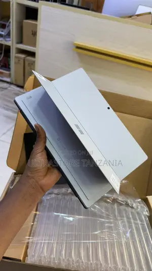 New Laptop Microsoft Surface Pro 7 8GB Intel Core I5 SSD 256GB