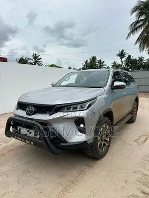 Toyota Fortuner 2024 Silver