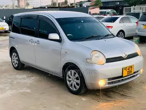 Toyota Sienta 2005 Silver