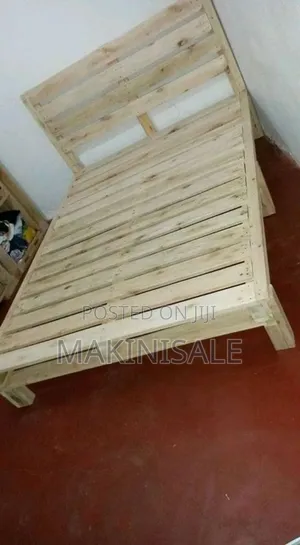 Bed Kali Ha Chini Aina Ya Pallet