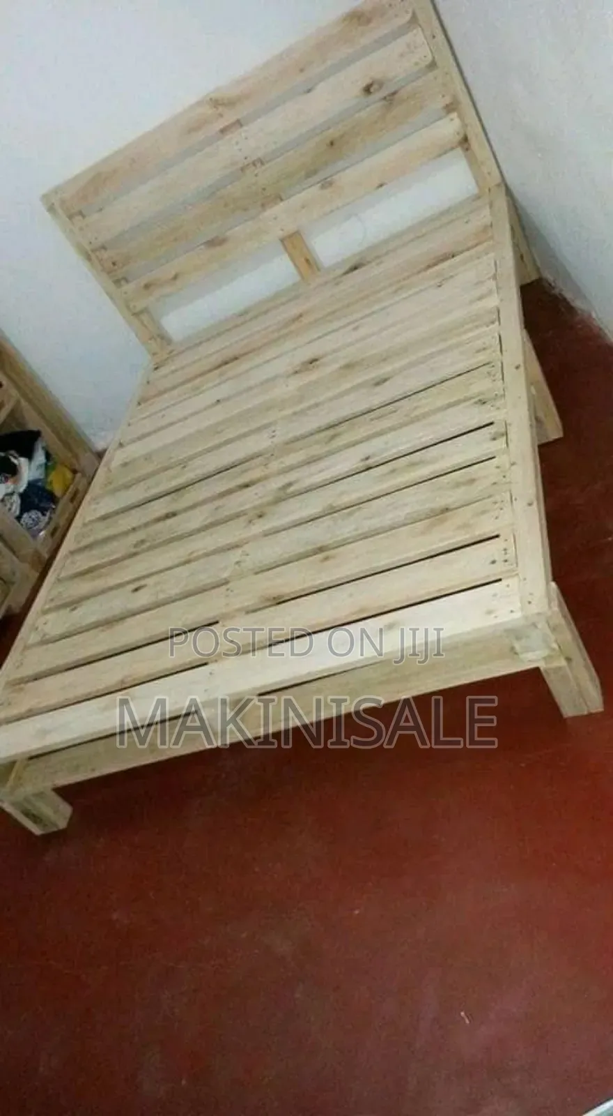 Bed Kali Ha Chini Aina Ya Pallet