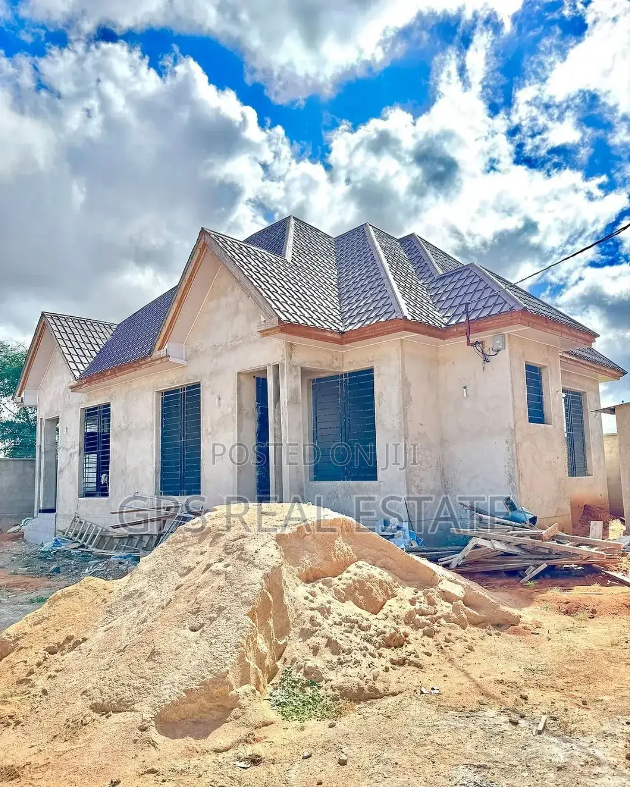 8bdrm Apartment in Kisasa, Dodoma Rural for sale