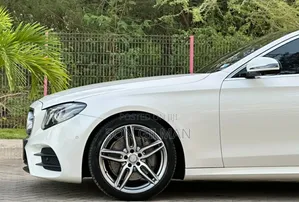 Mercedes-Benz E220 2016 Pearl