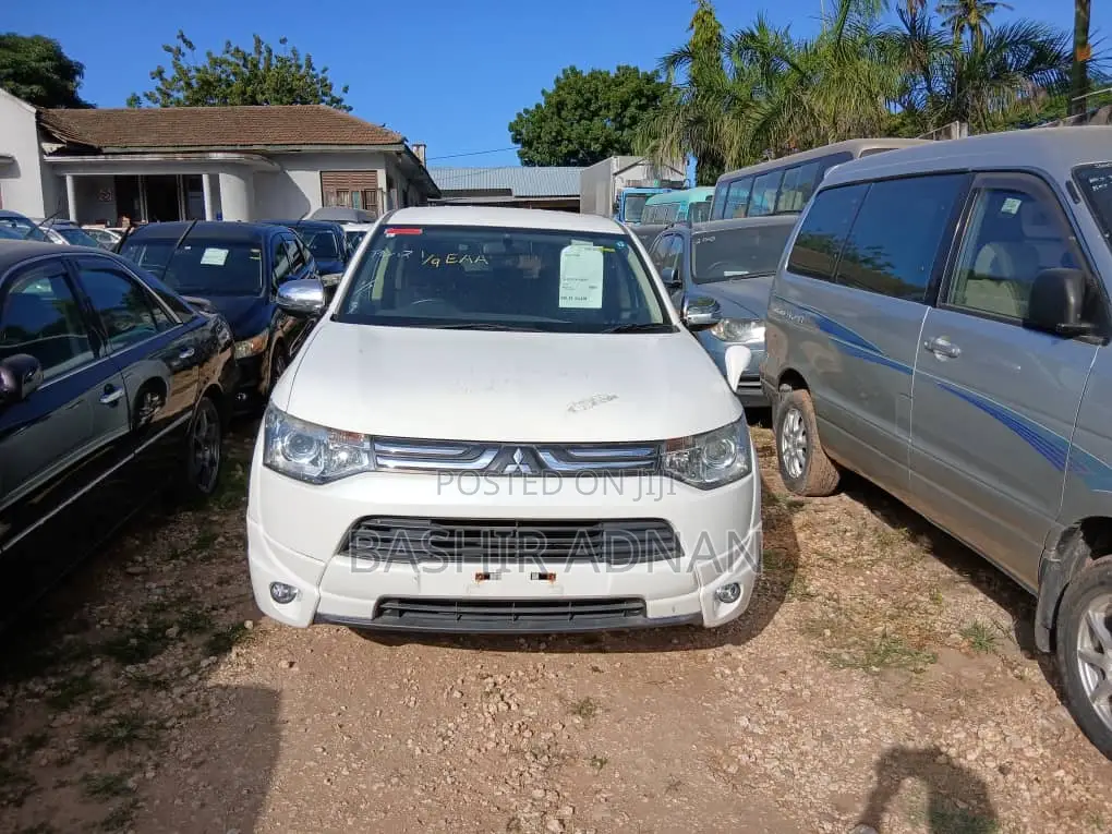 Mitsubishi Outlander 2013 White