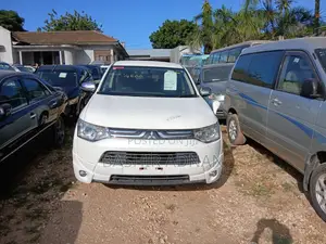 Mitsubishi Outlander 2013 White
