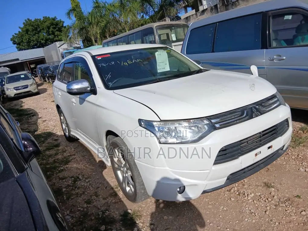Mitsubishi Outlander 2013 White
