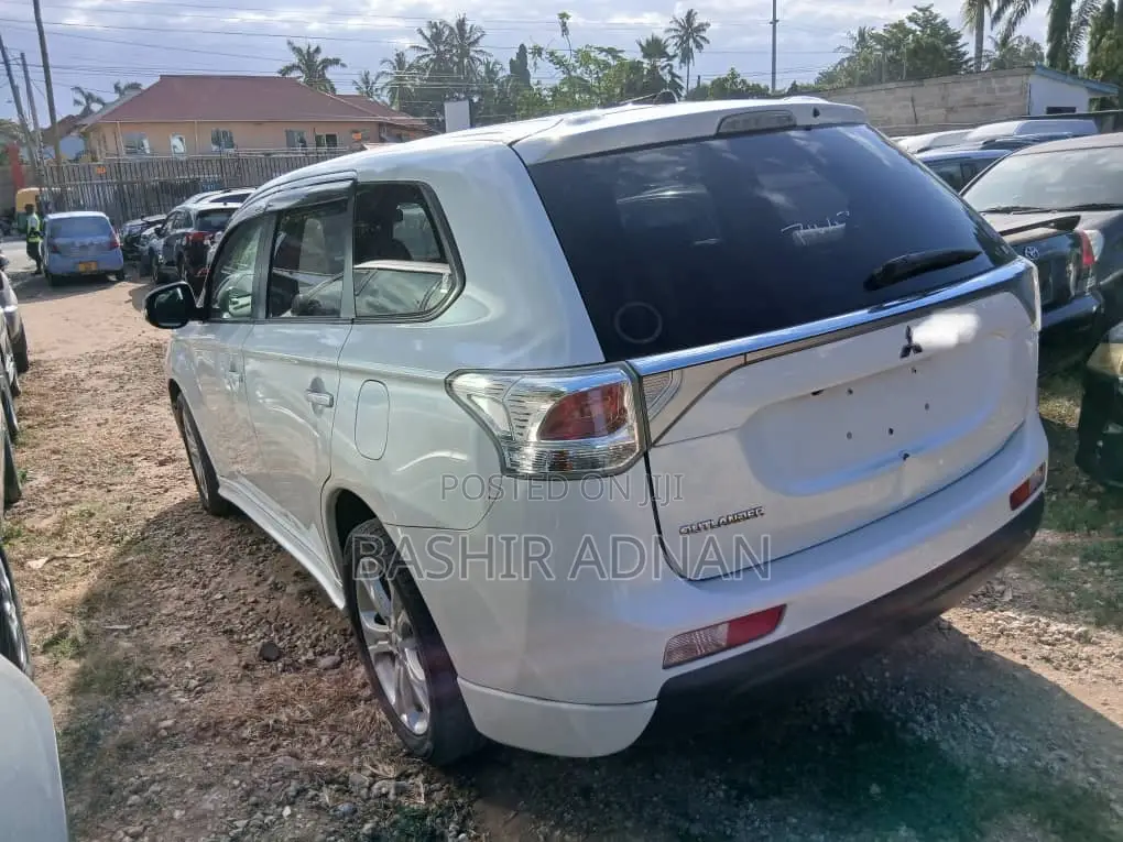 Mitsubishi Outlander 2013 White