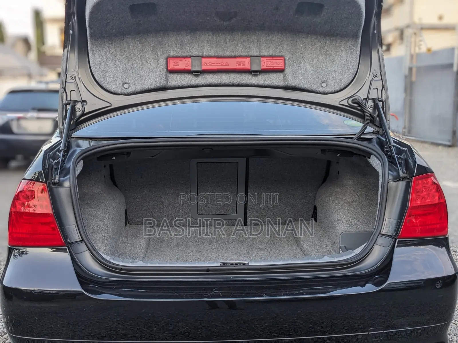 BMW 3 Series 320i RWD 2010 Black