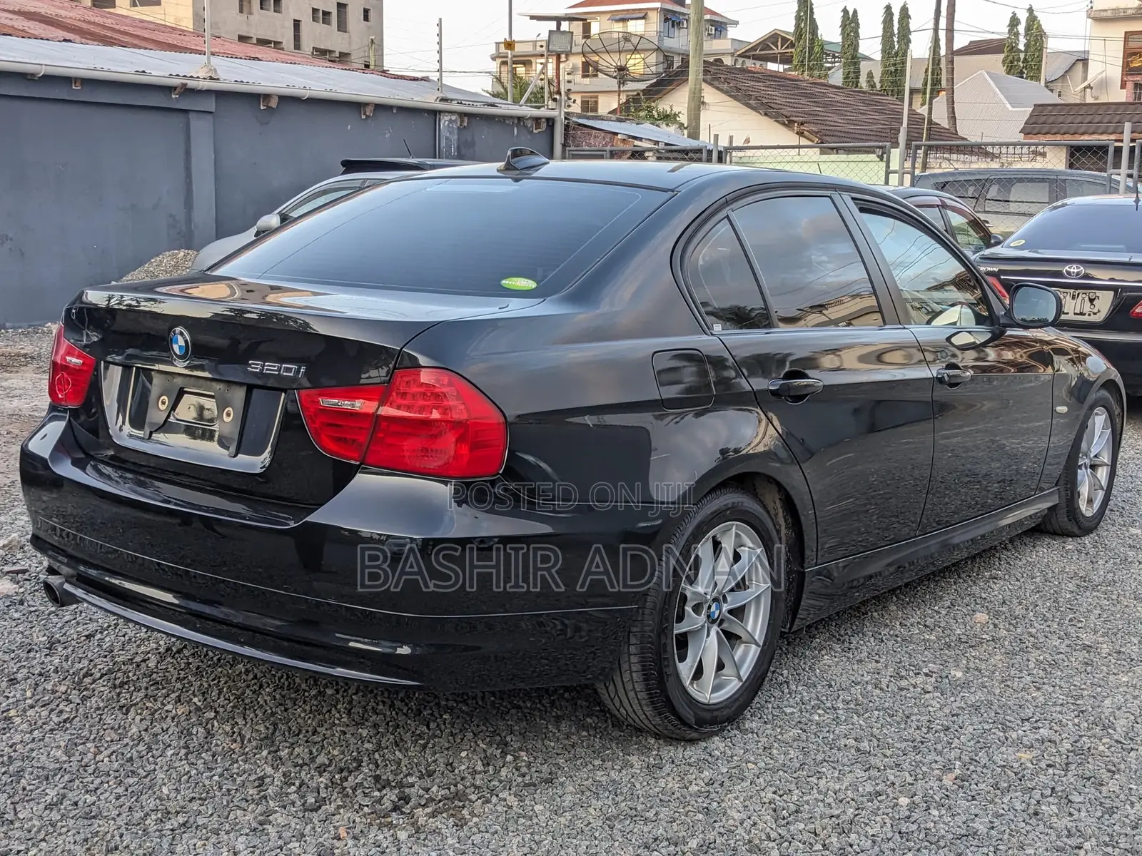 BMW 3 Series 320i RWD 2010 Black