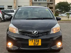 Toyota Vitz 2012 Black