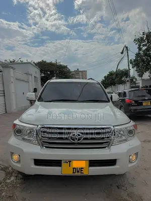 Toyota Land Cruiser 2012 White