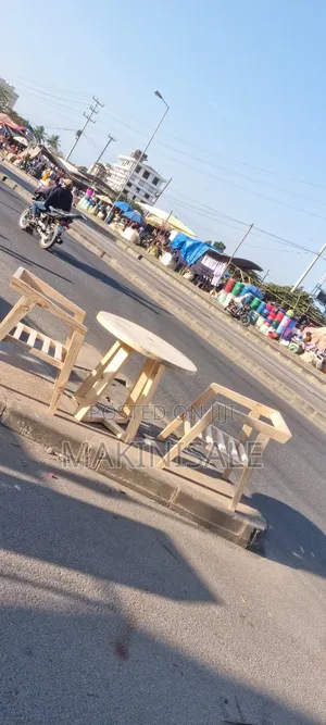 Round Table Nzuri Pine Wood