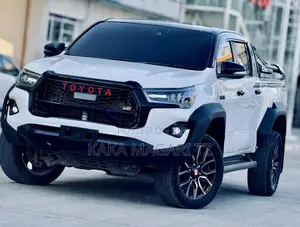 Toyota Hilux 2022 White