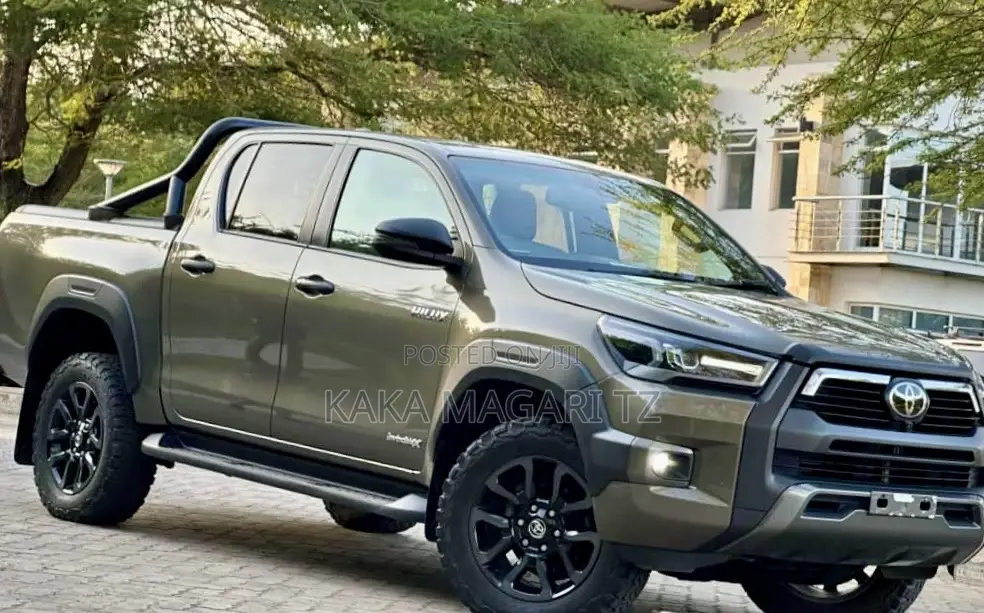 Toyota Hilux 2023 Green