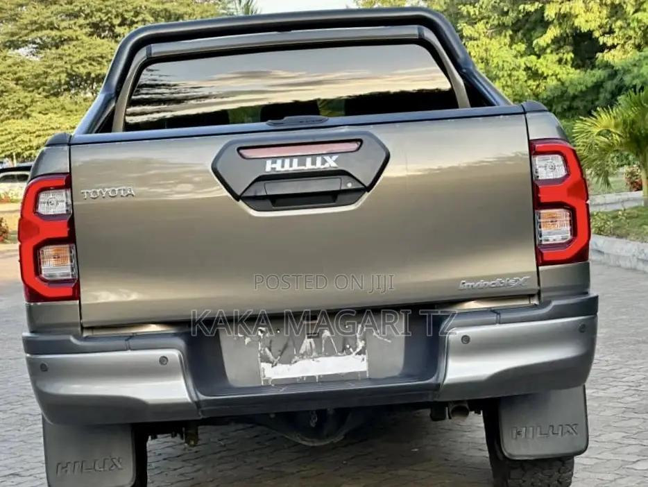 Toyota Hilux 2023 Green