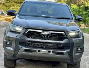 Toyota Hilux 2023 Green