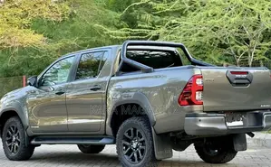 Toyota Hilux 2023 Green
