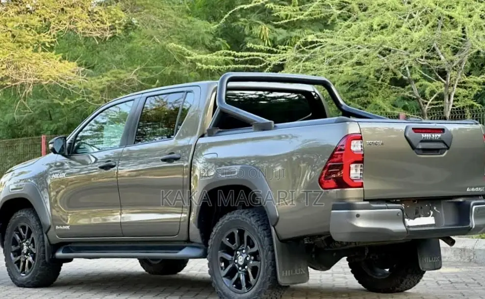 Toyota Hilux 2023 Green
