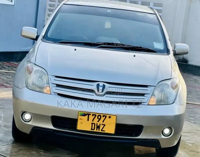 Toyota IST 2003 Silver