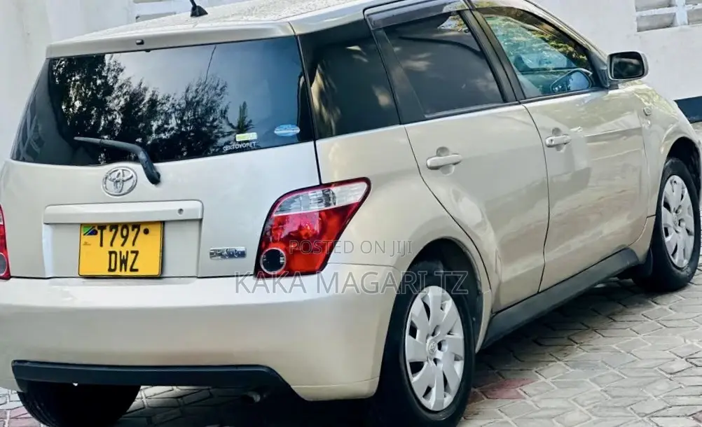 Toyota IST 2003 Silver