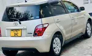 Toyota IST 2003 Silver