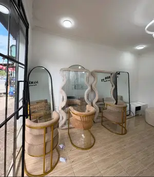 Viti Vya Saloon